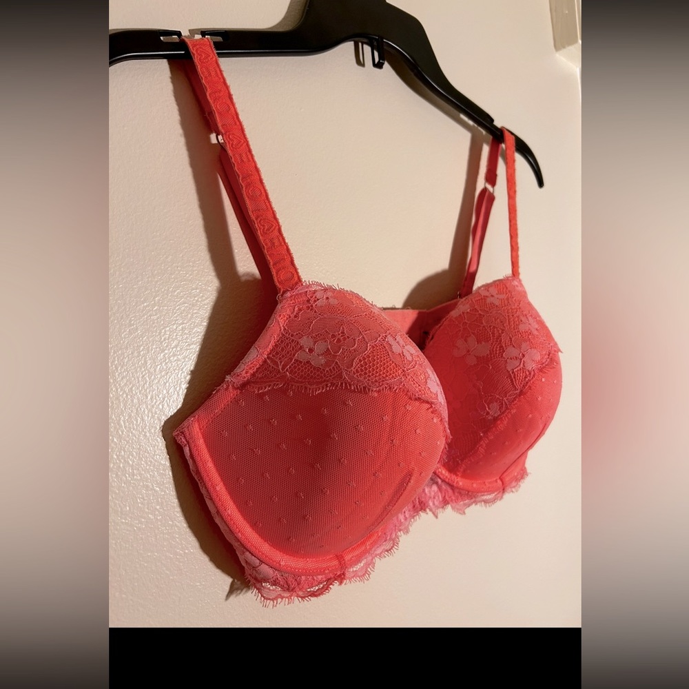 36DD Victoria secret bra